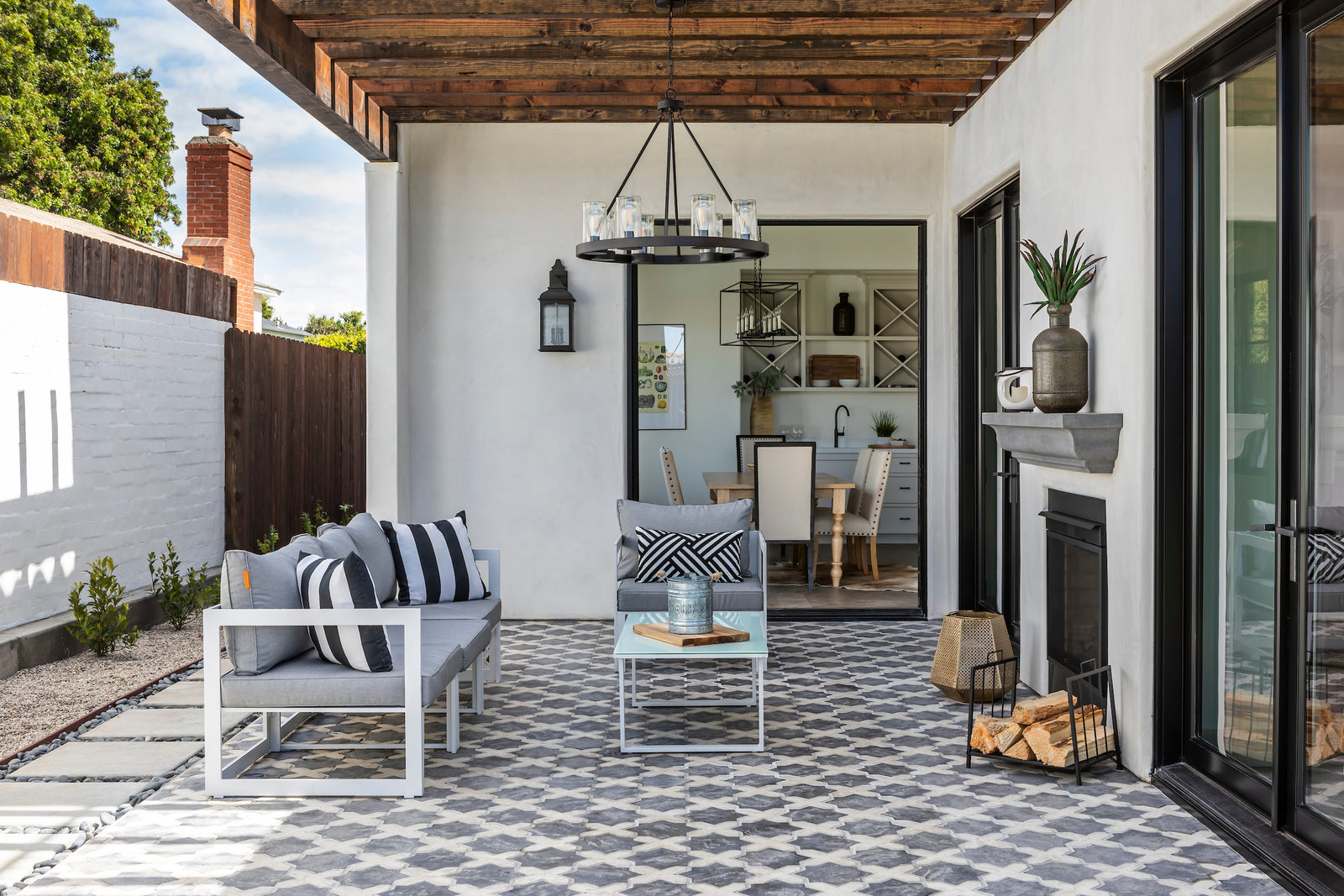 Magnolia blend the whole space