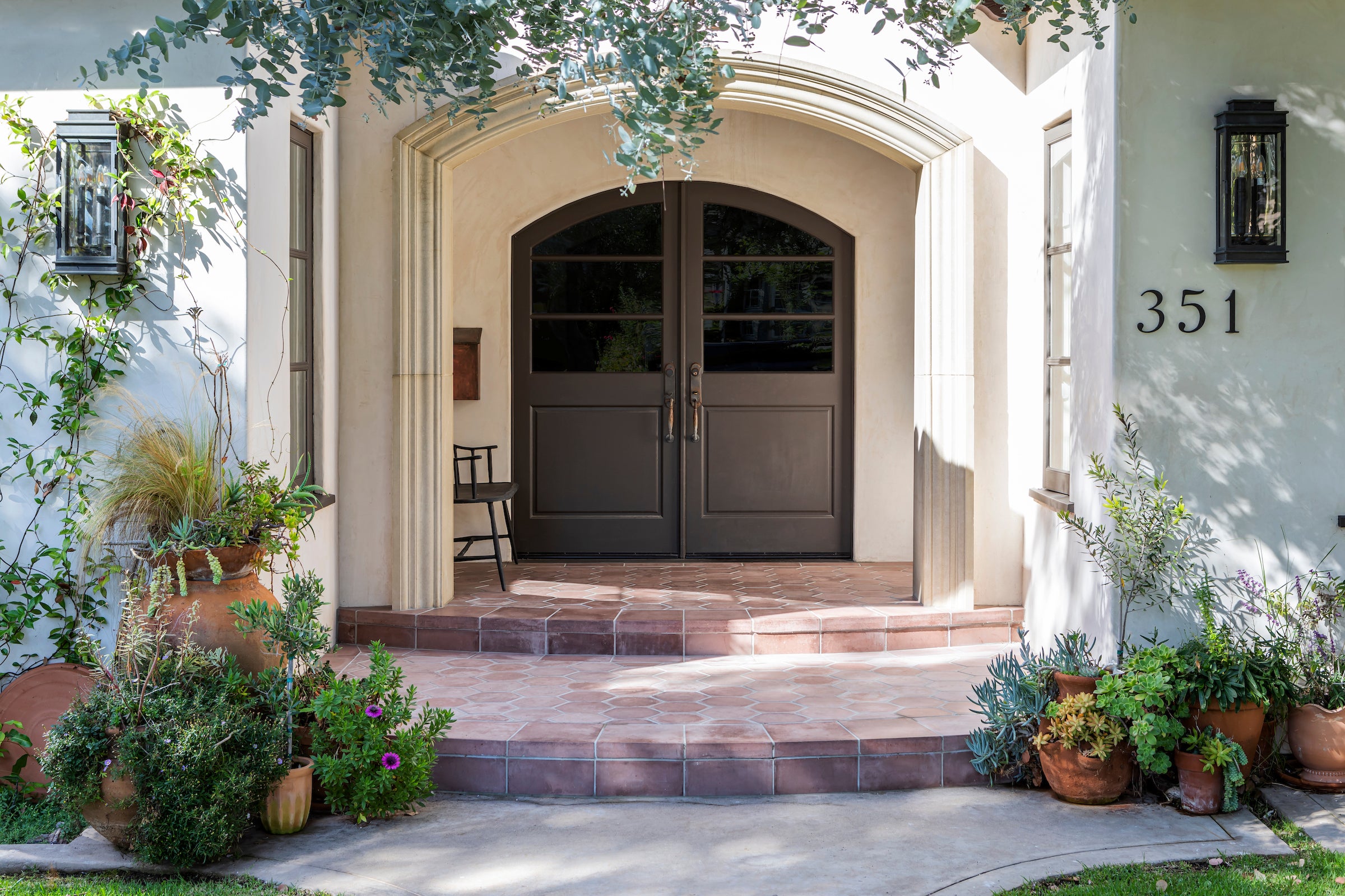 El Segundo entryway in 8 inch Roman hexagon, Cotto Dark color