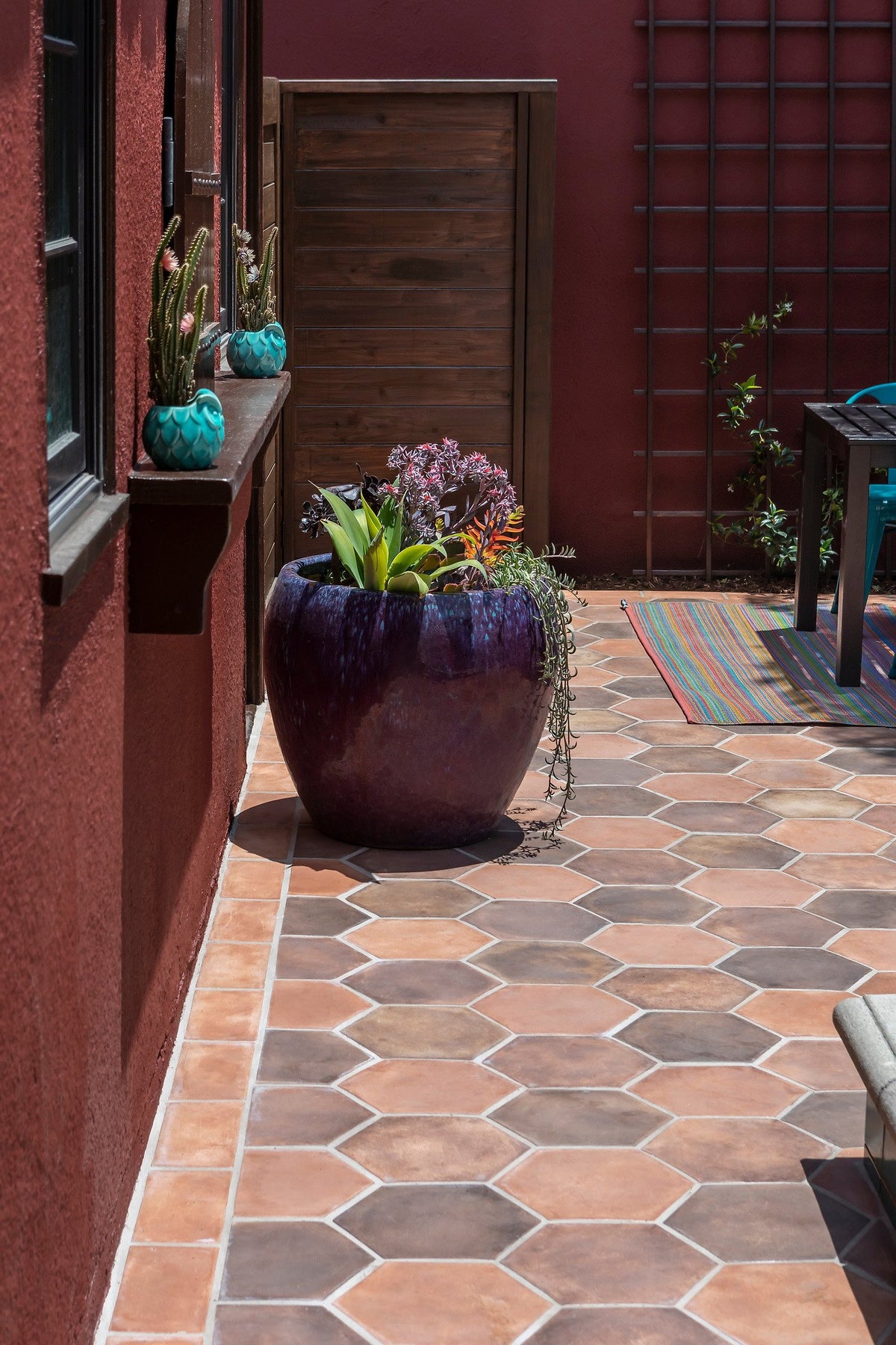 Side walkway in hexagon tile