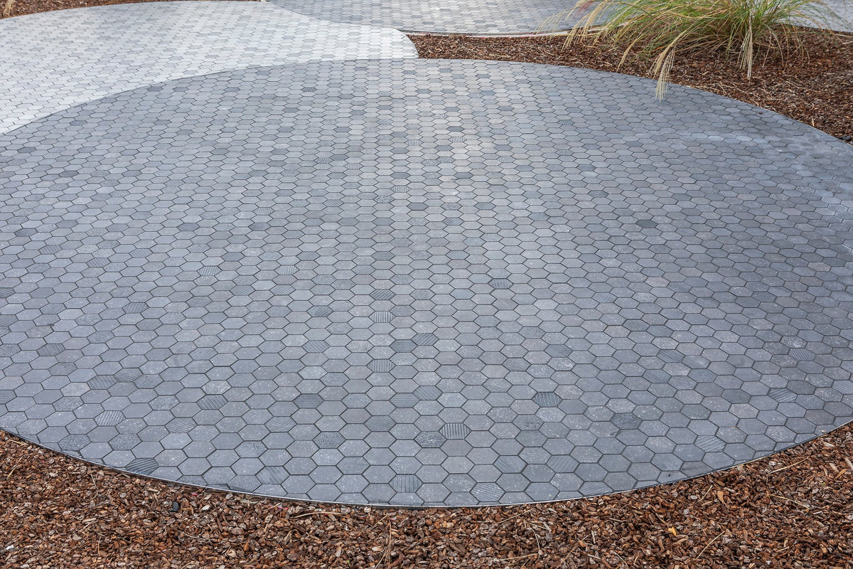 Nero hex mosaic circle