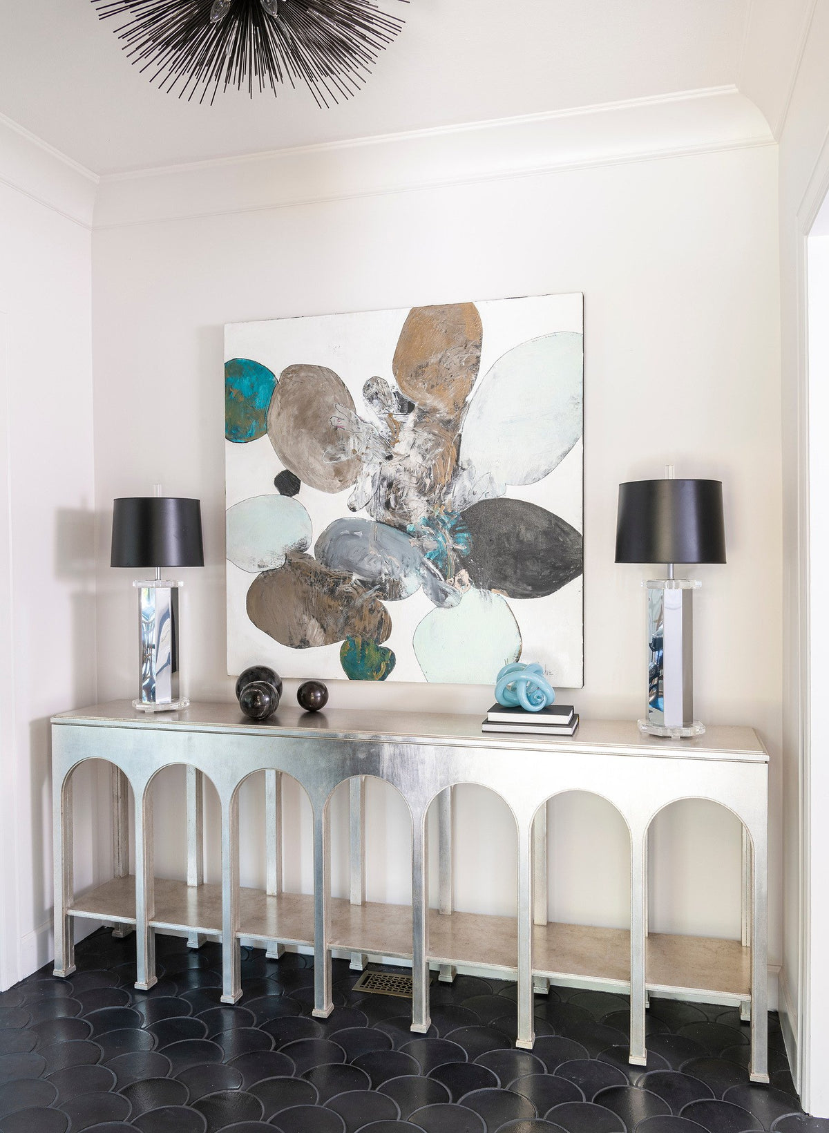 Entry with Studio Conche Black Diamond floor
