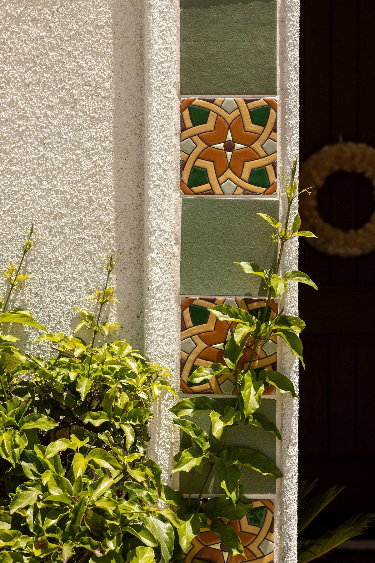 Close-up of handpainted deco border