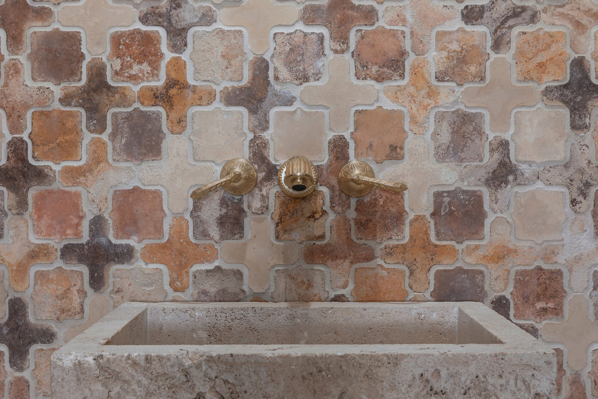 Stone sink against Arabesque 11A