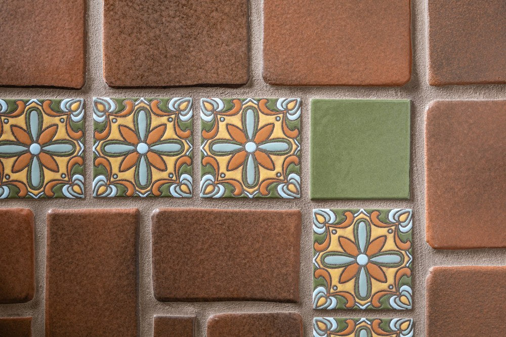 Oleson close up, the pillowed edges and rounded corners, with painted decos set into the field