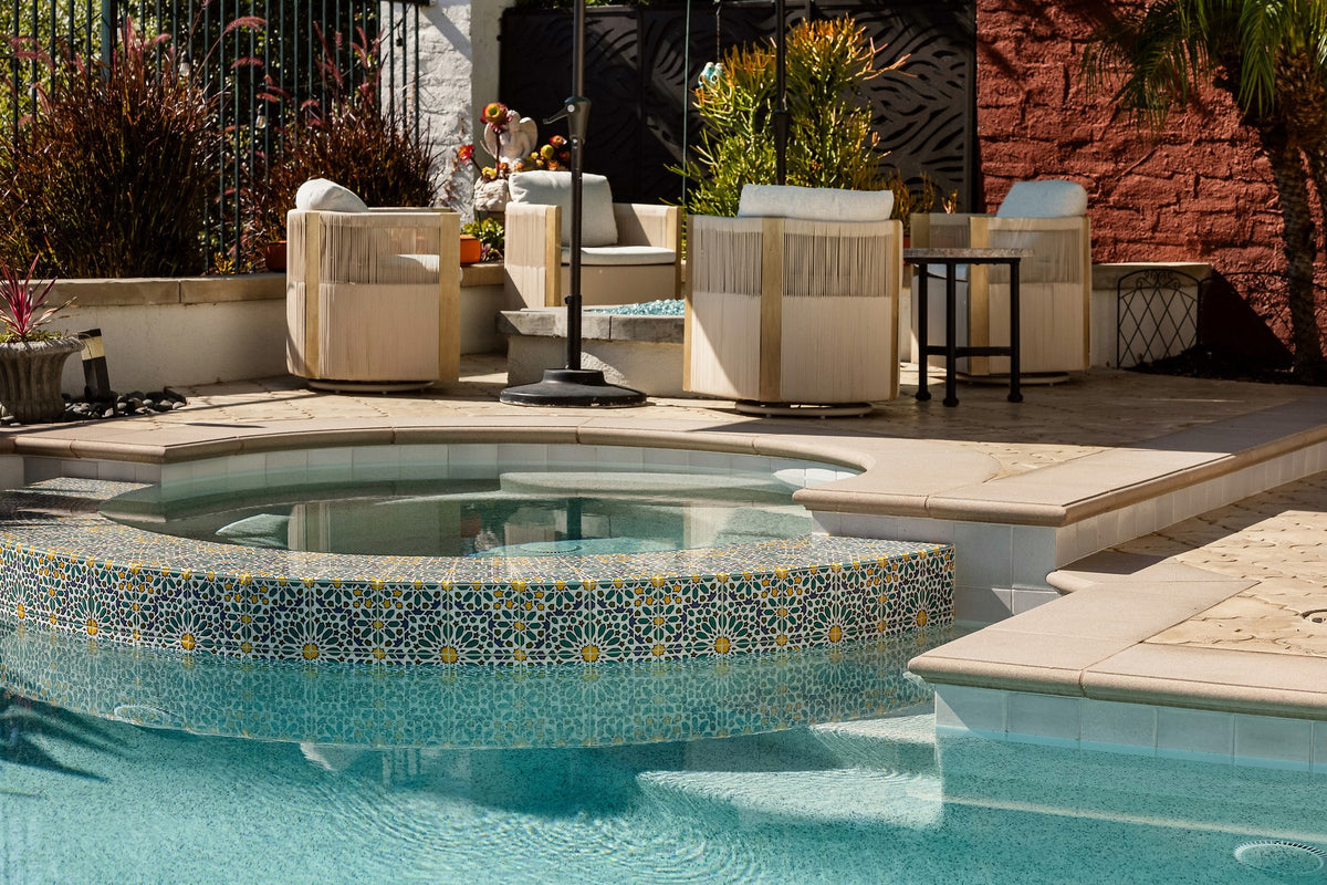 Spa and pool deck in Arabesque 8C