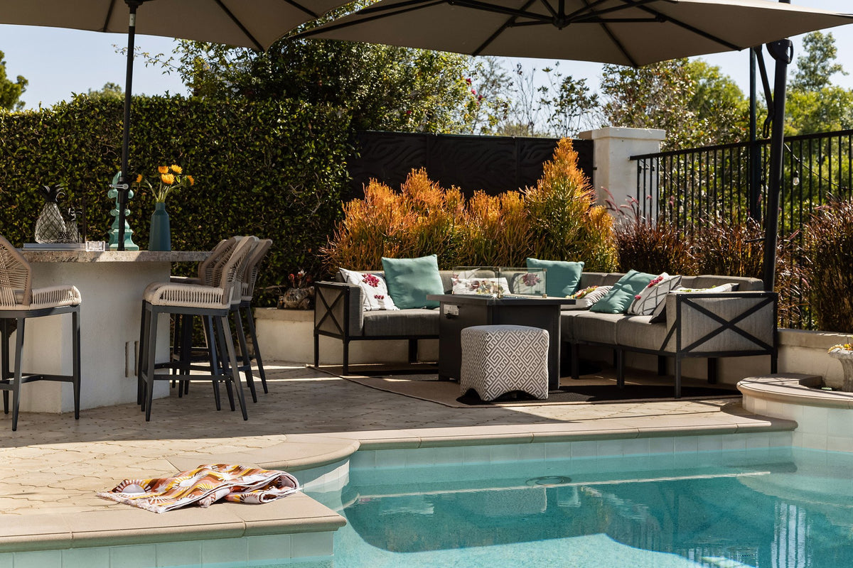 Pool edge and outdoor dining