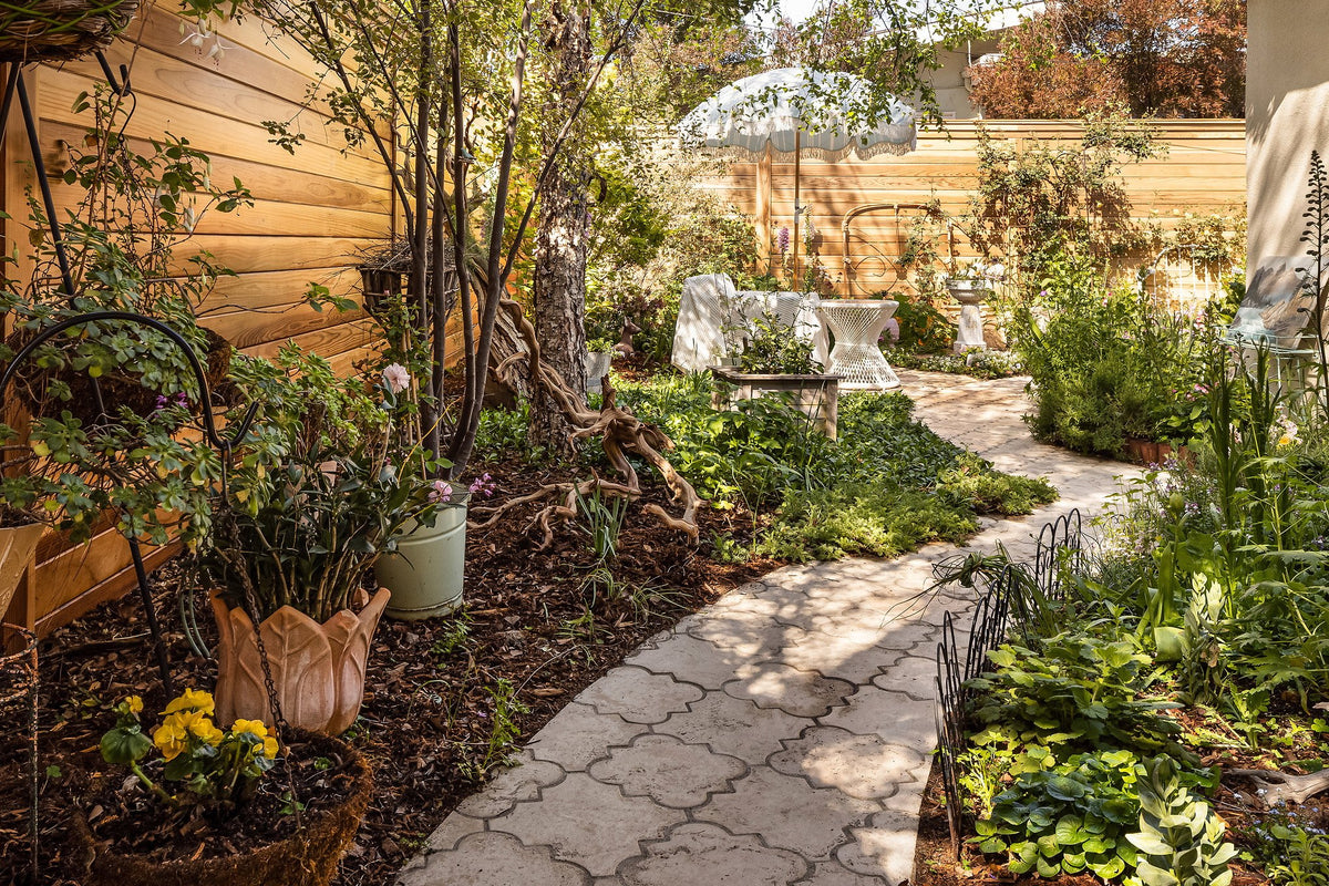 Garden path in Artillo Arabesque tile