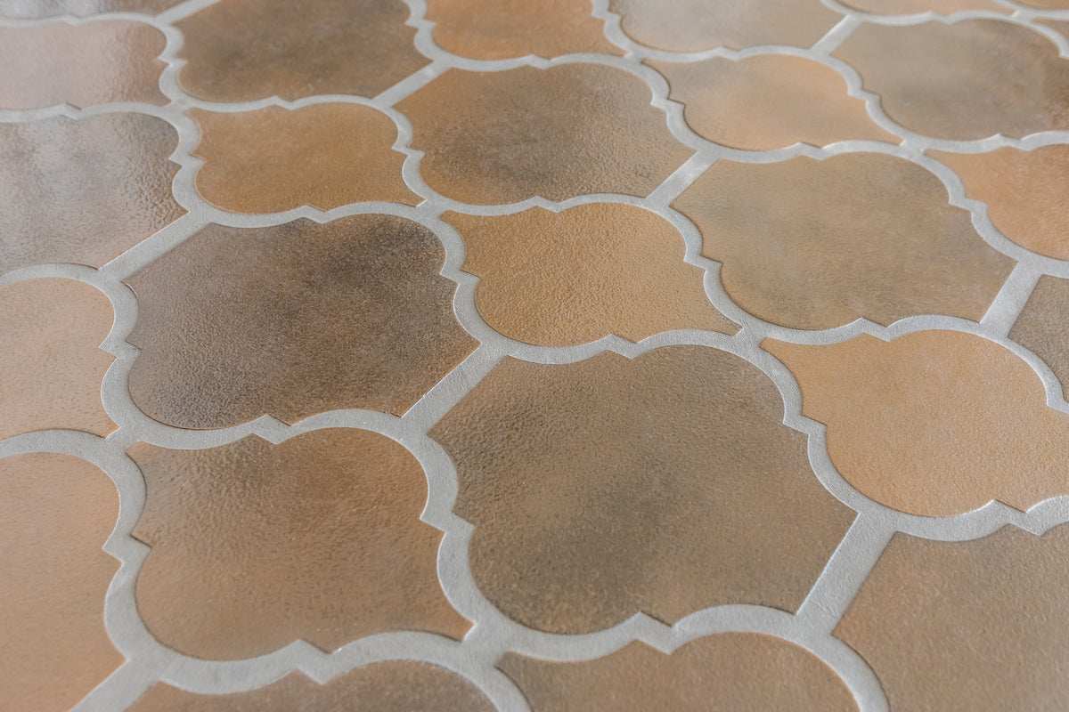 Arabesque tile up close