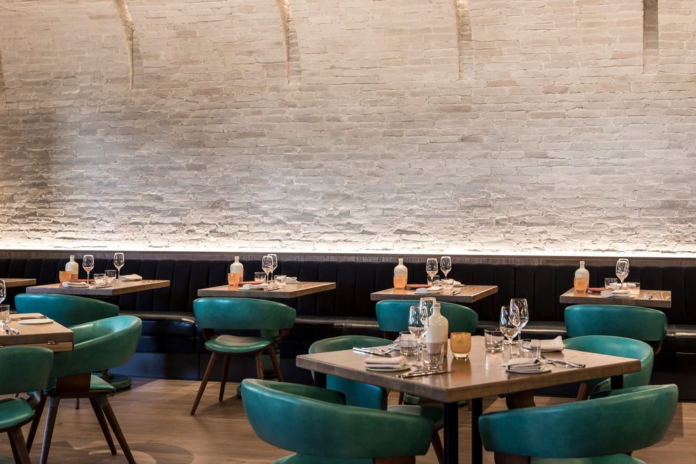 Bastogne Brick Veneer in Rice, whitewashed dining room wall at Cal Mare