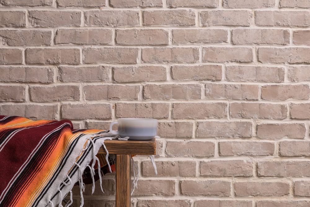 Bastogne Brick Veneer in 2 by 8 Hacienda Limestone, straight on