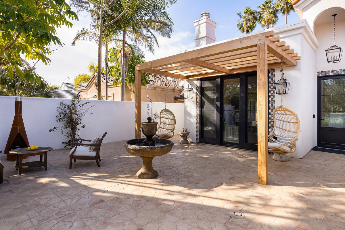 Courtyard under the pergola