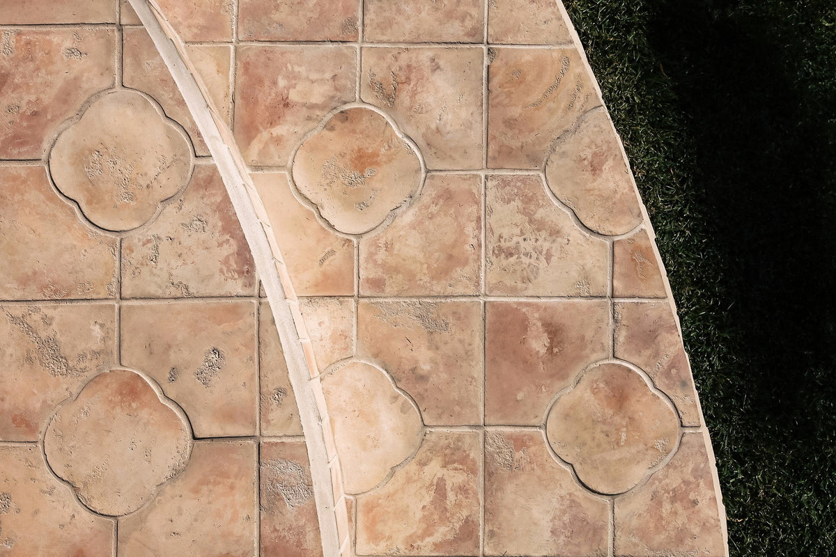 Daisy Deco around a curved edge
