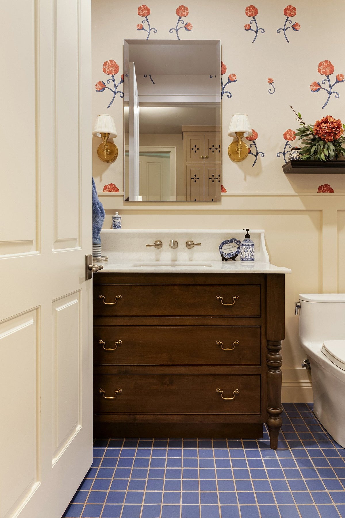 Bath with Blue Satin floor