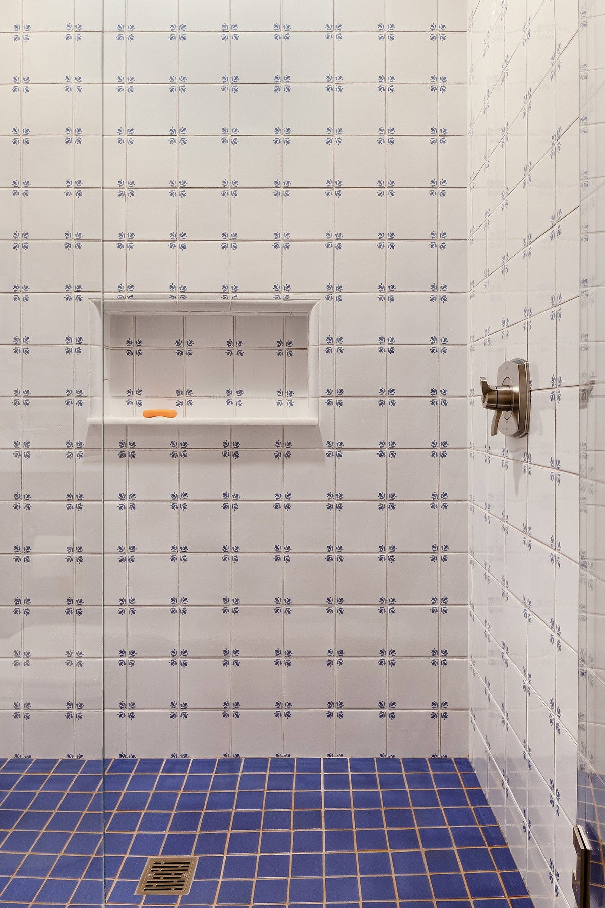 Niche set in deco tile