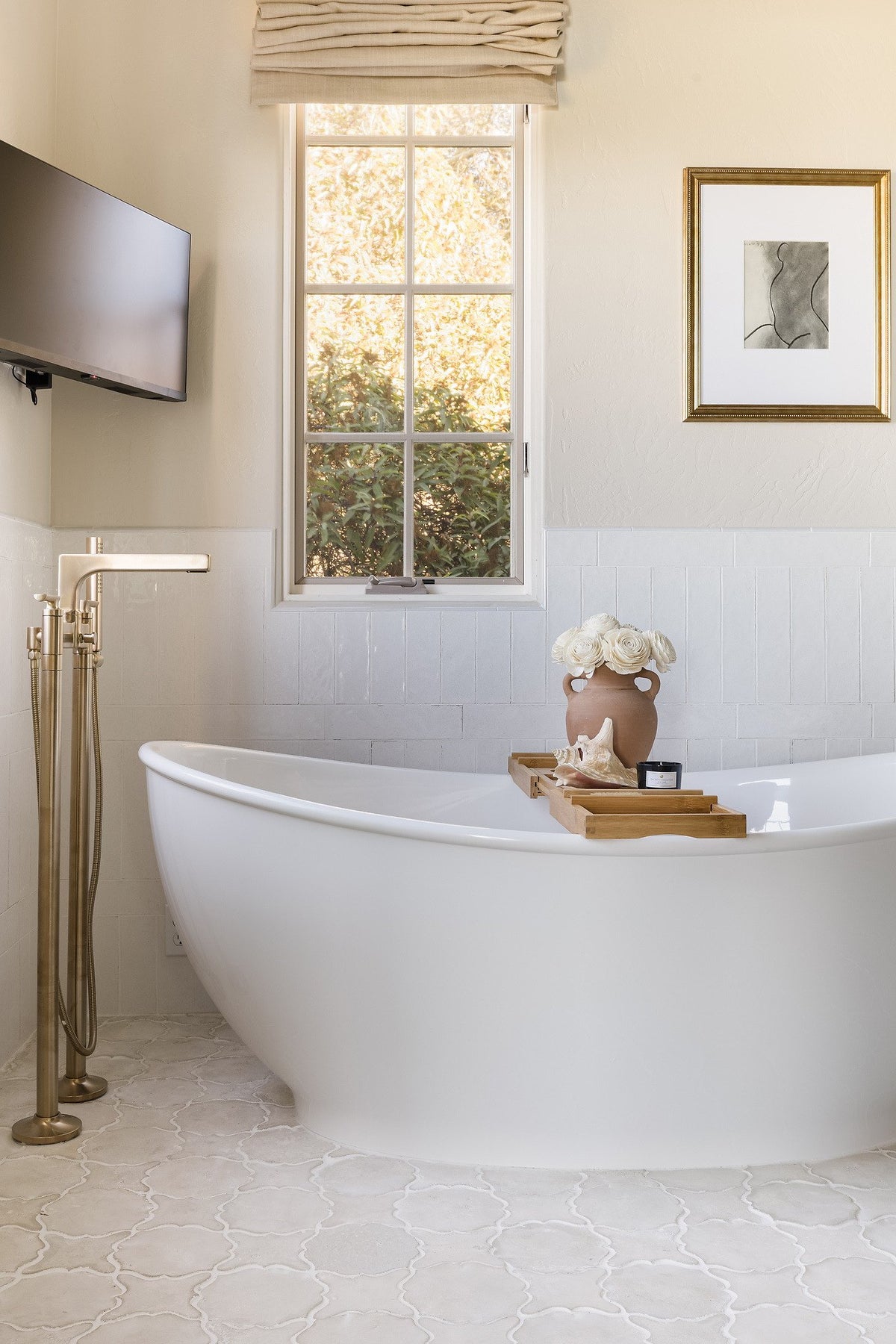 Freestanding tub on Arabesque tile