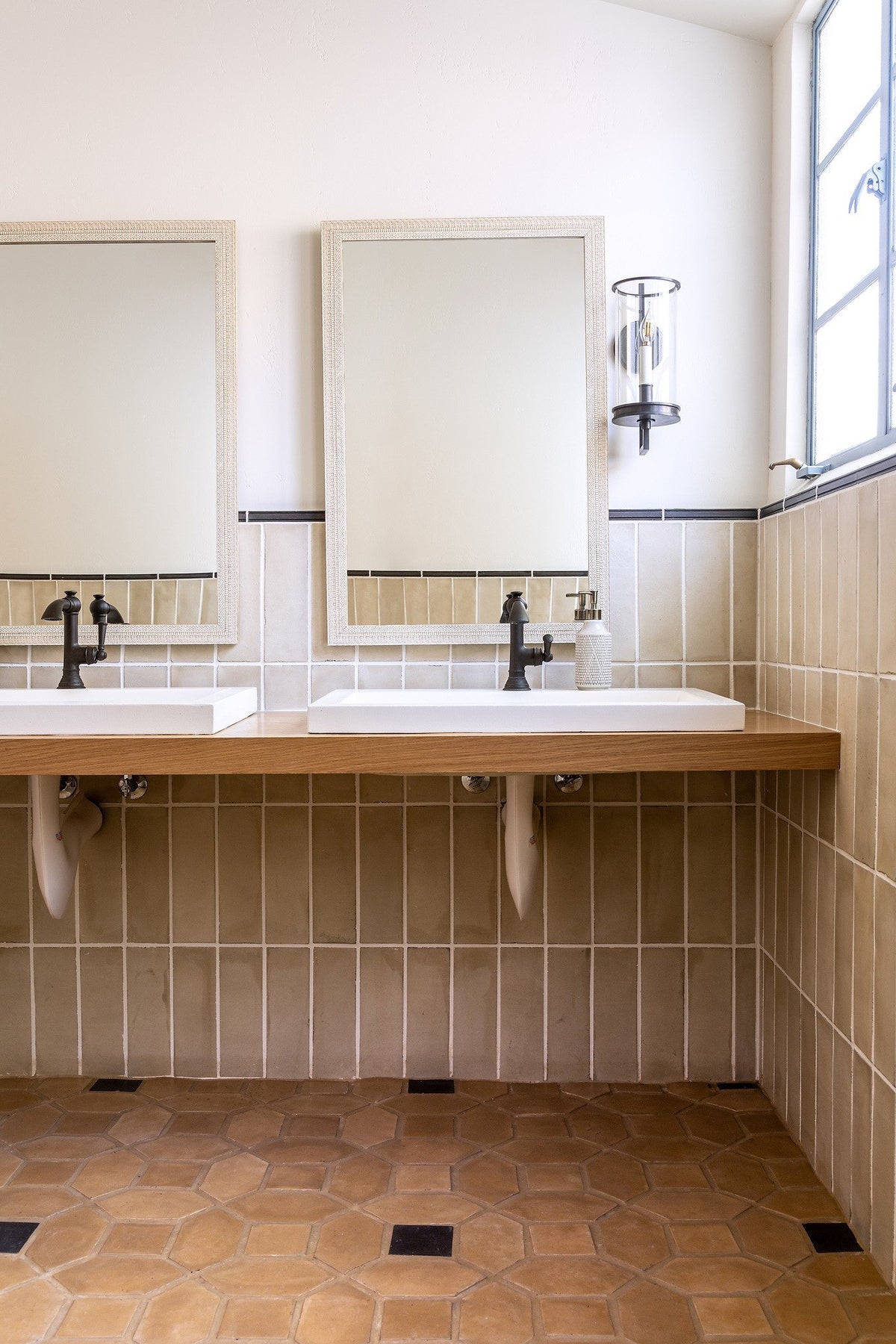 Washroom with Early Gray 4x12 wall