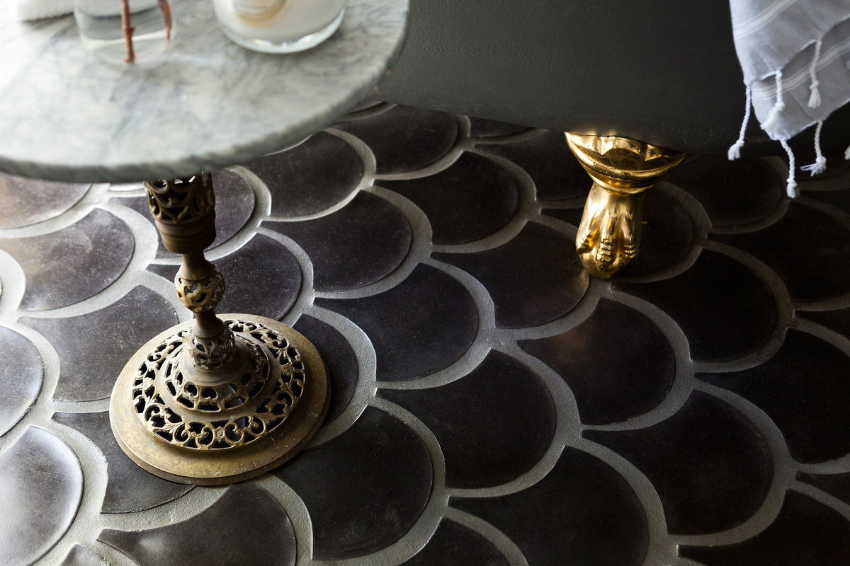 Close-up of Conche scallop pattern