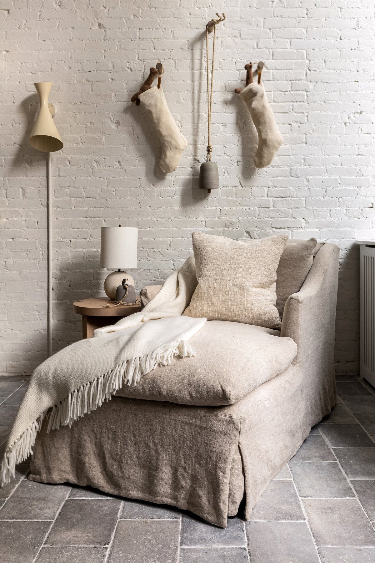 Linen chaise on Grigio 8x12