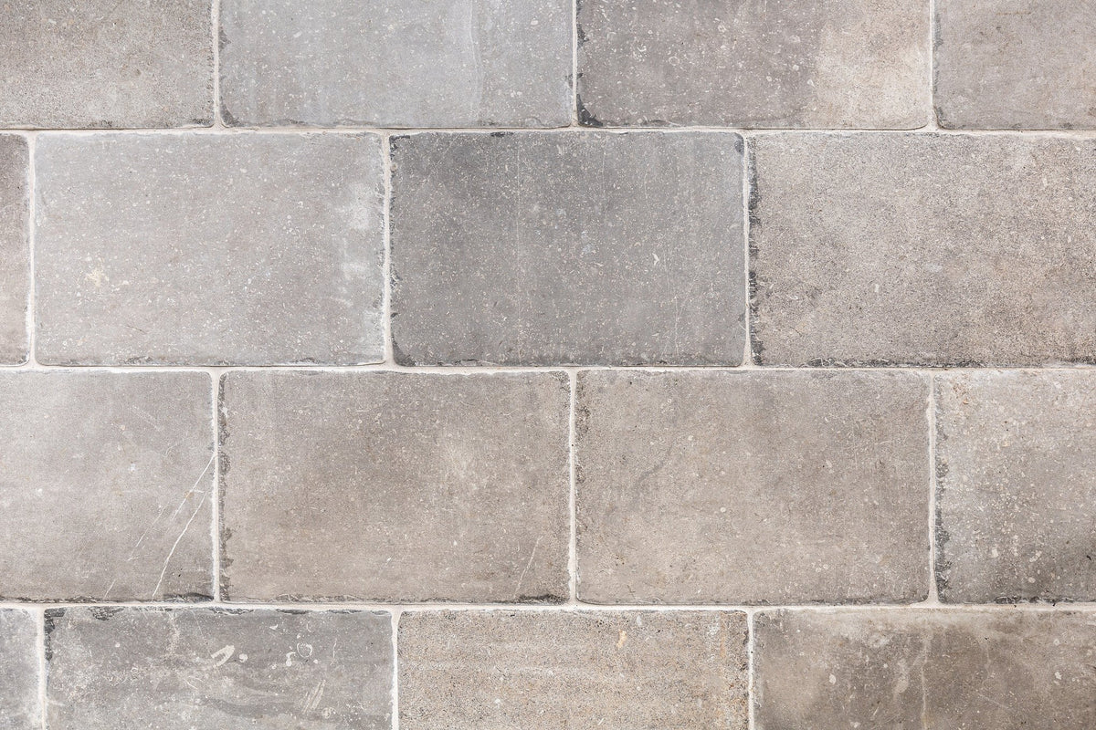 Grigio 8x12 tumbled edges up close
