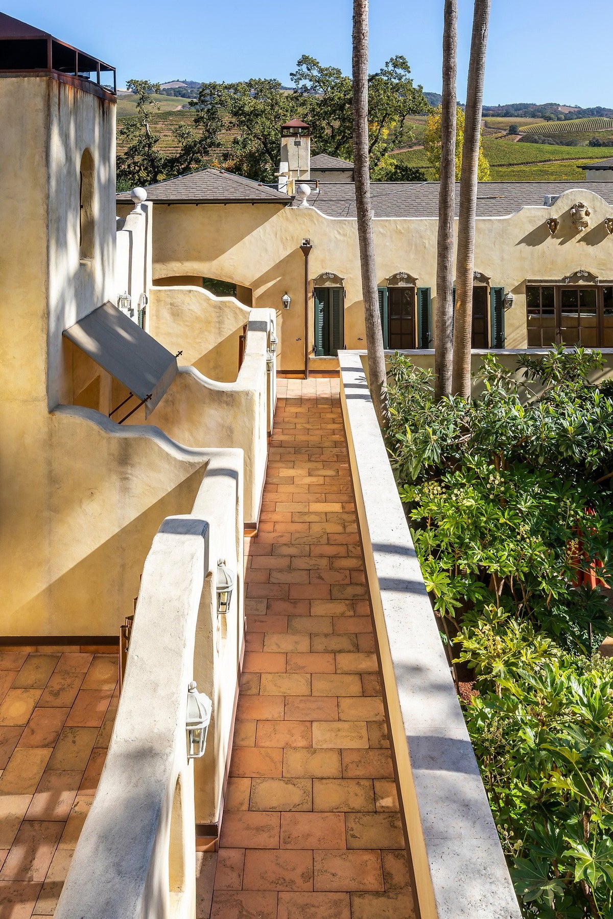 Long balcony walk above vineyard hills