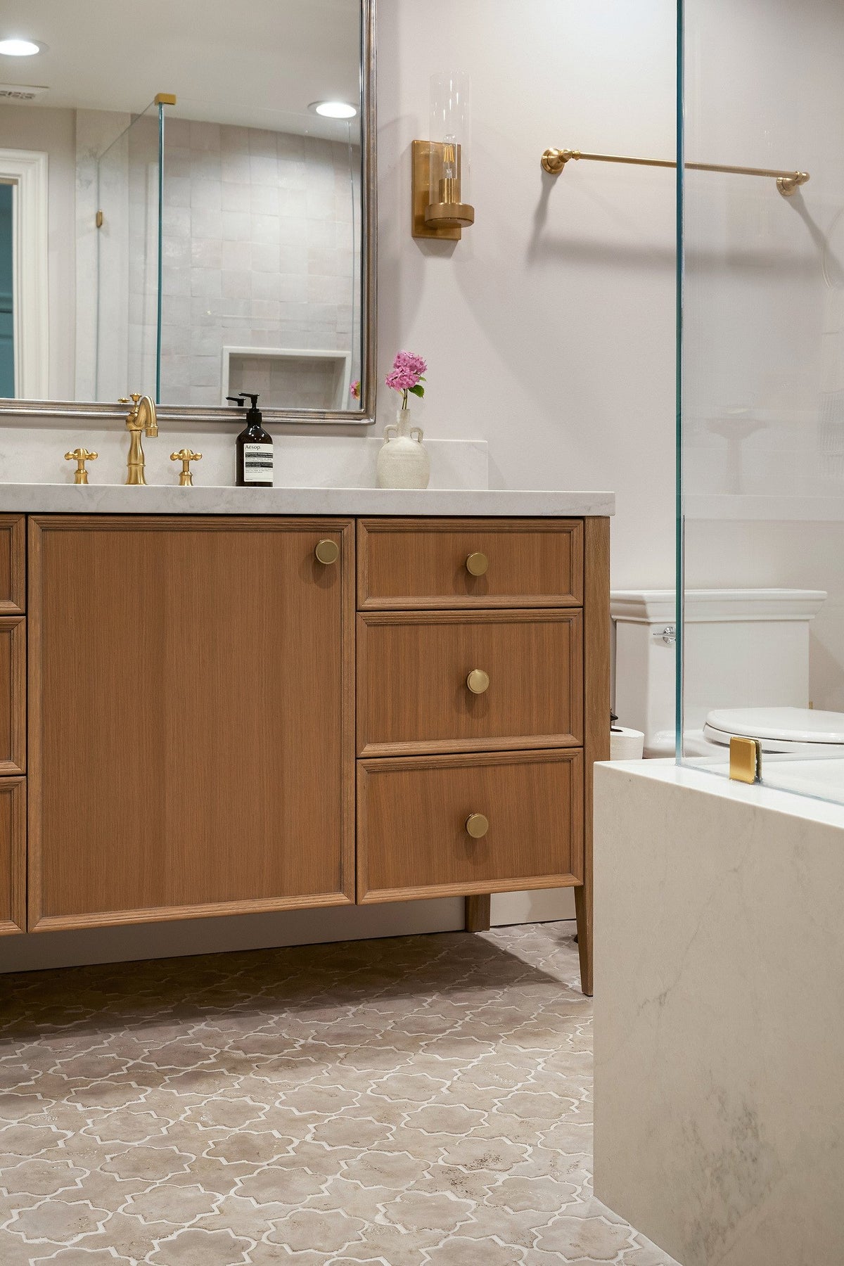 Vanity over Early Gray 8C tile