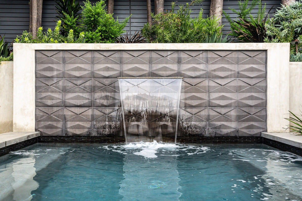 Waterfall over the Compton wall