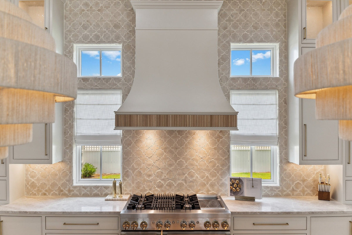Kitchen range wall with Arabesque backsplash