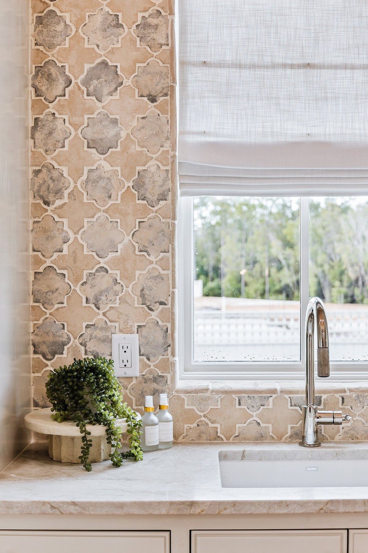 Arabesque tile around the kitchen window
