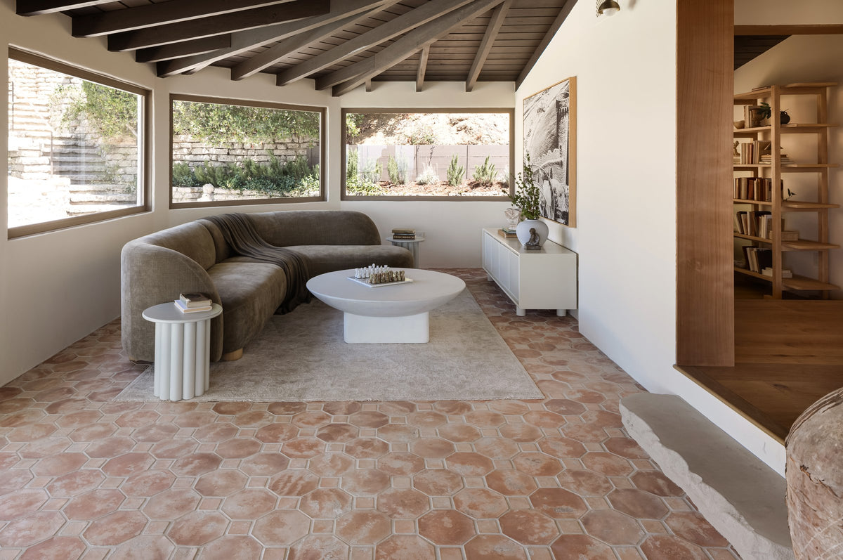 Lounge with octagon floor