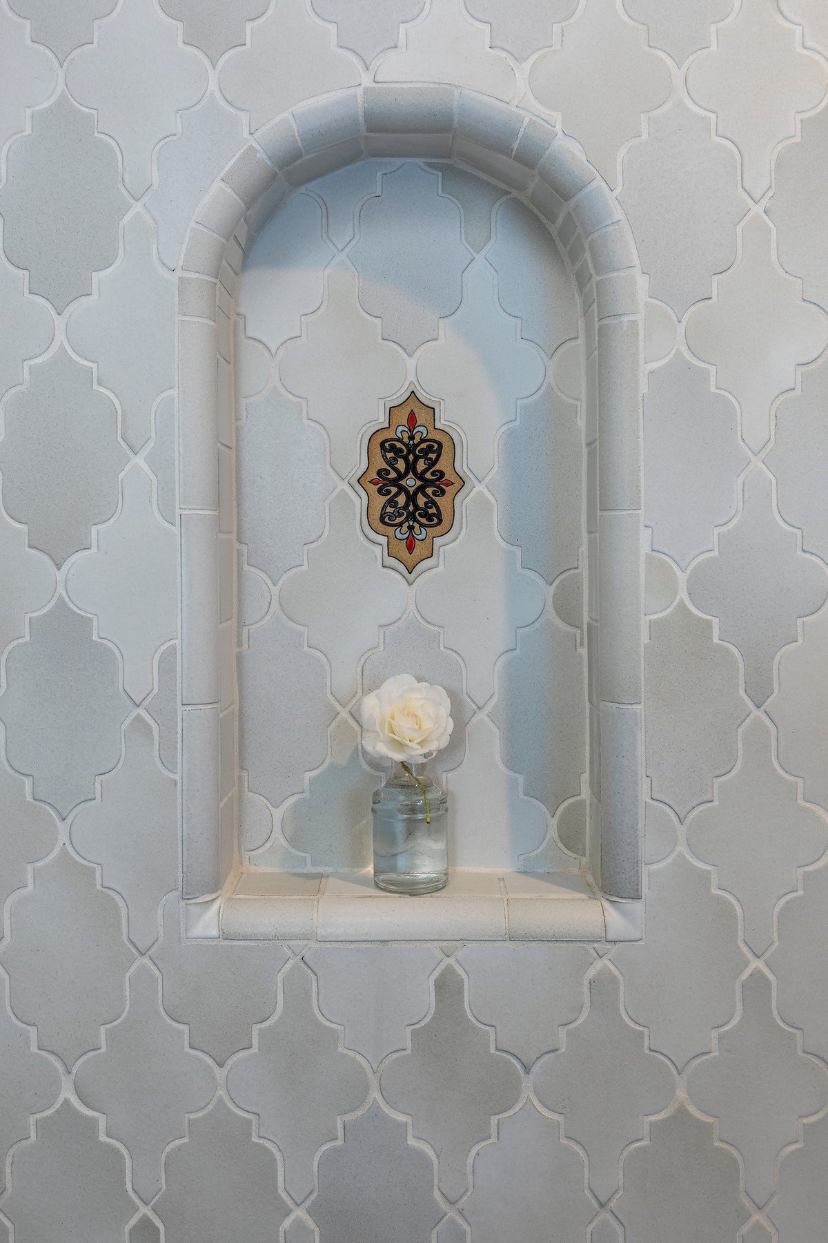 Shower niche with deco insert