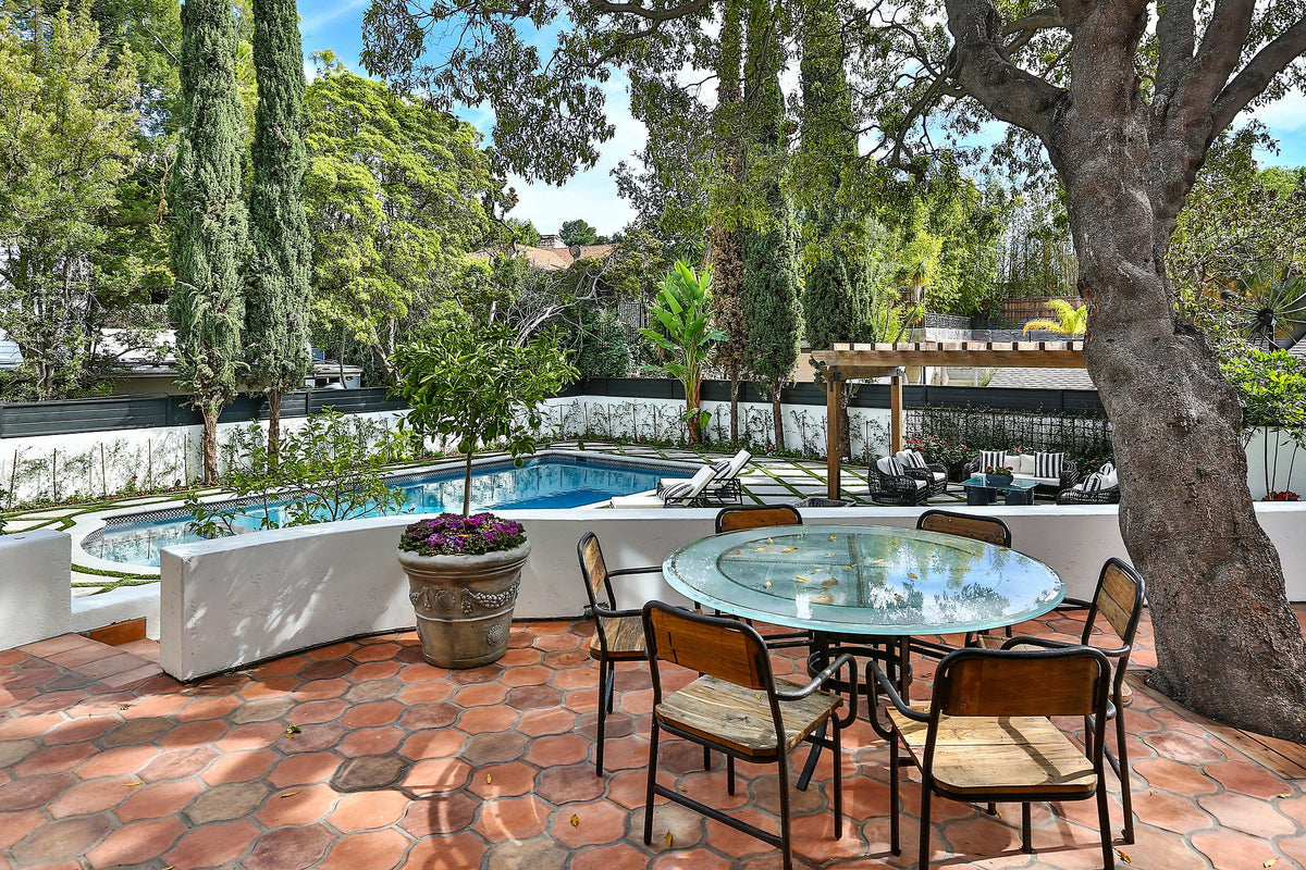 Pool patio in Pata Grande pavers