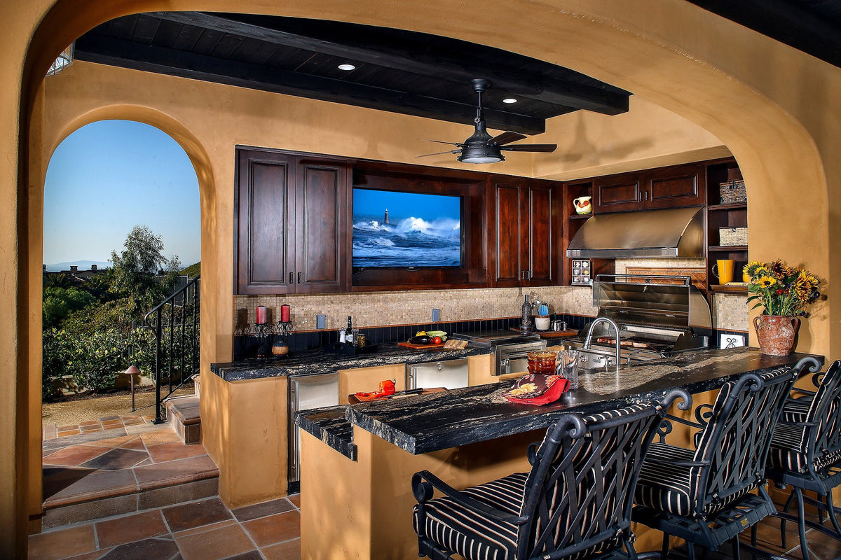 Outdoor kitchen on Hermosa Blend tile