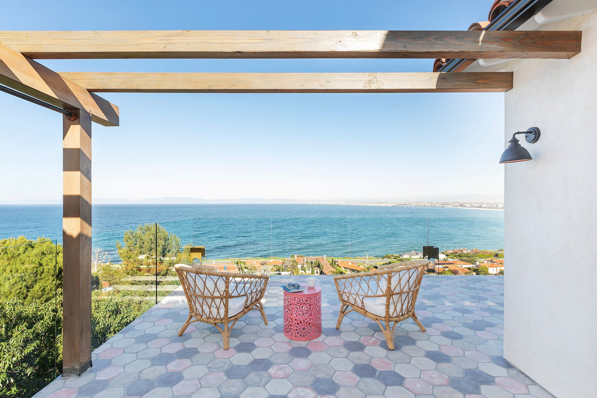 Pergola seating on Hexagon pavers