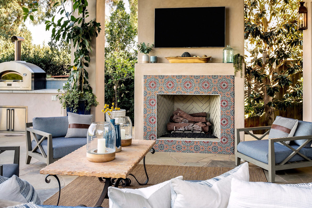 Outdoor living room and deco fireplace