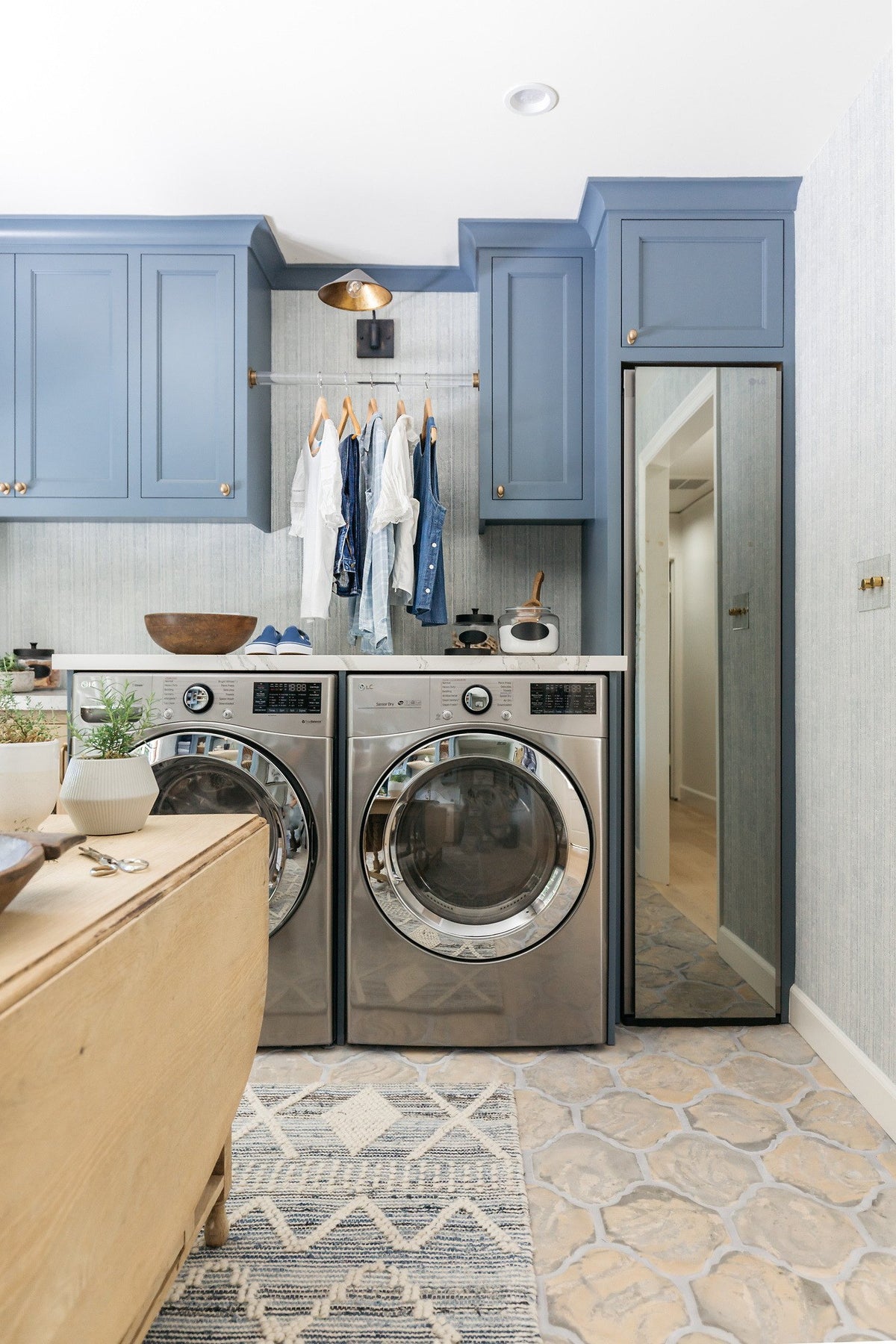 Laundry room with ARTO tile floor