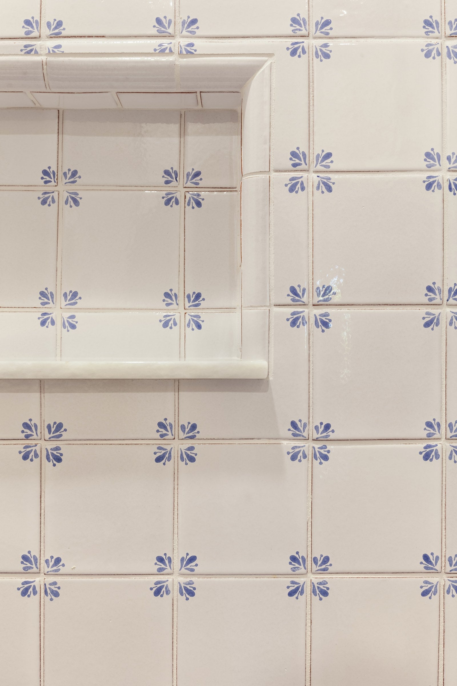 A niche in a Peninsula bath