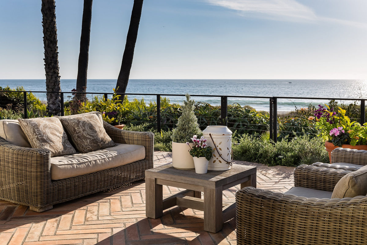 Oceanfront patio in herringbone Artillo 4x12