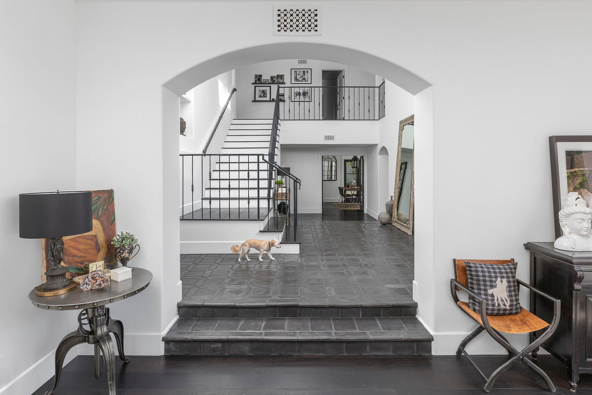 Arched opening and tiled step