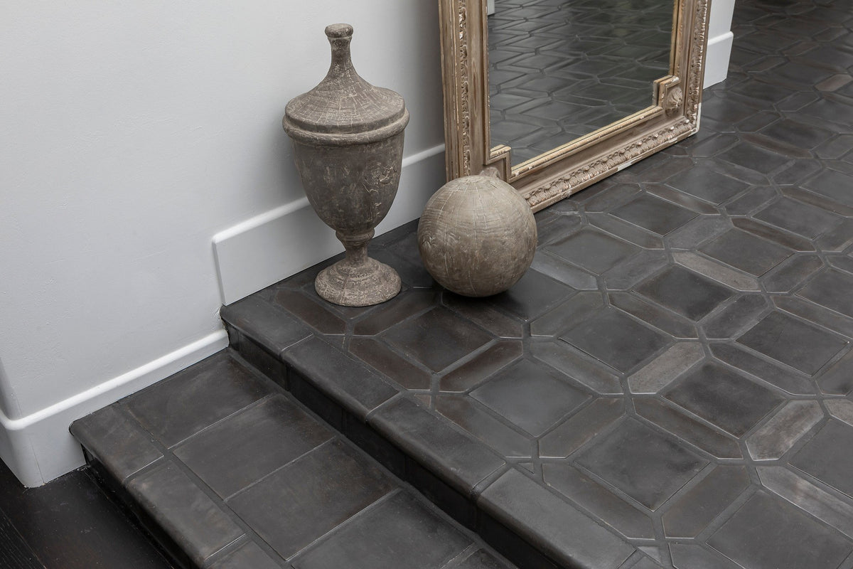 Picket tile on the entry step