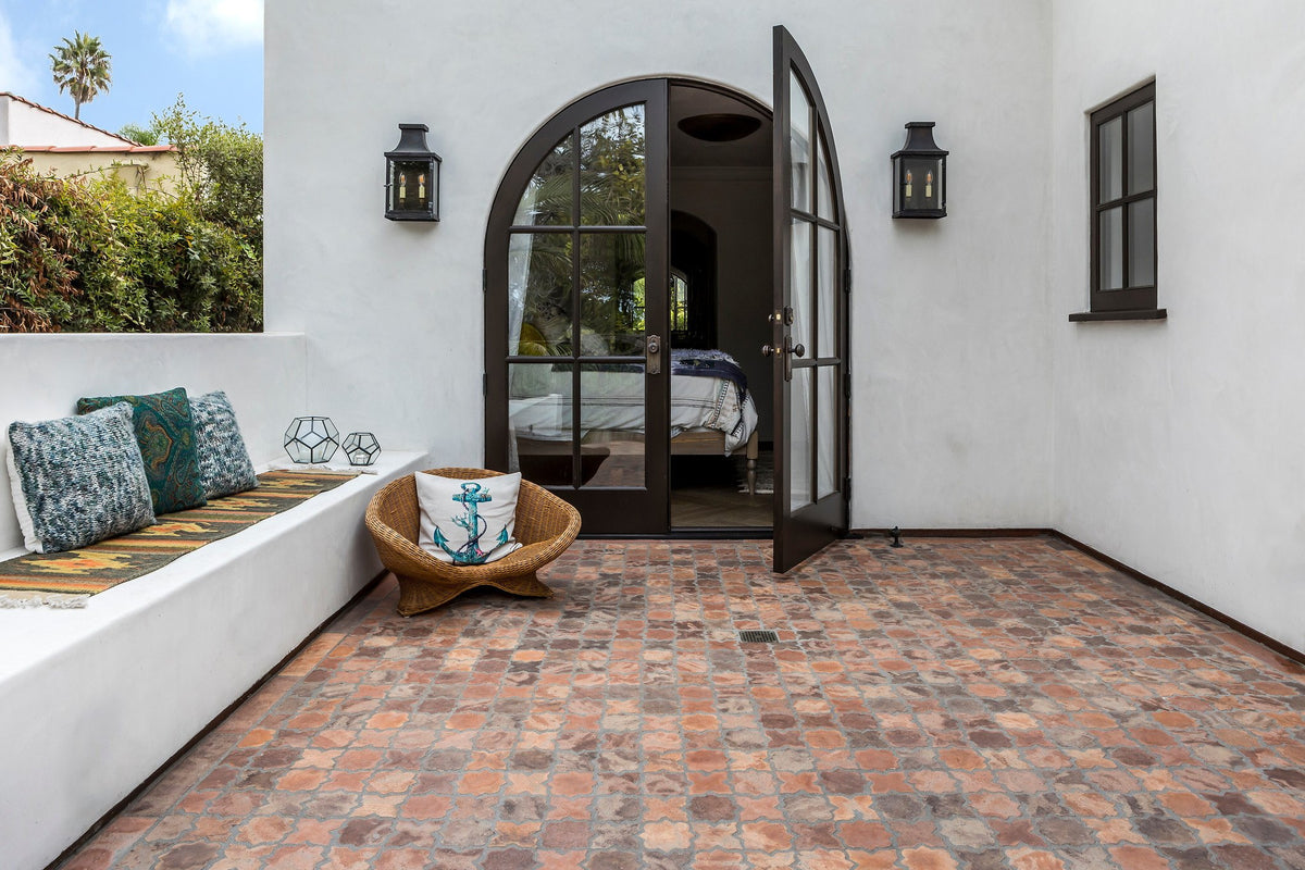 Courtyard patio in Arabesque 8C