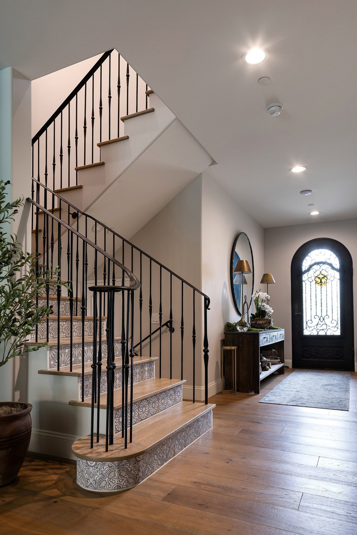 Entry view of the curved stair