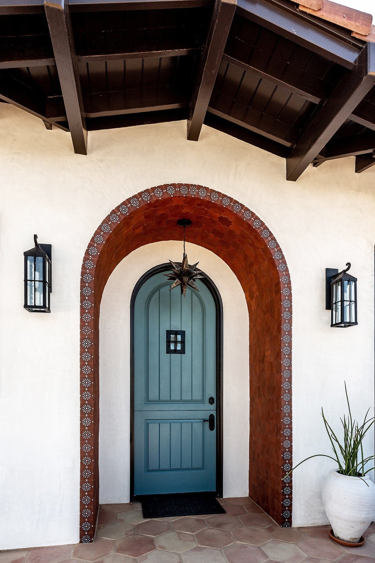Arched entry with Deco SD227 surround