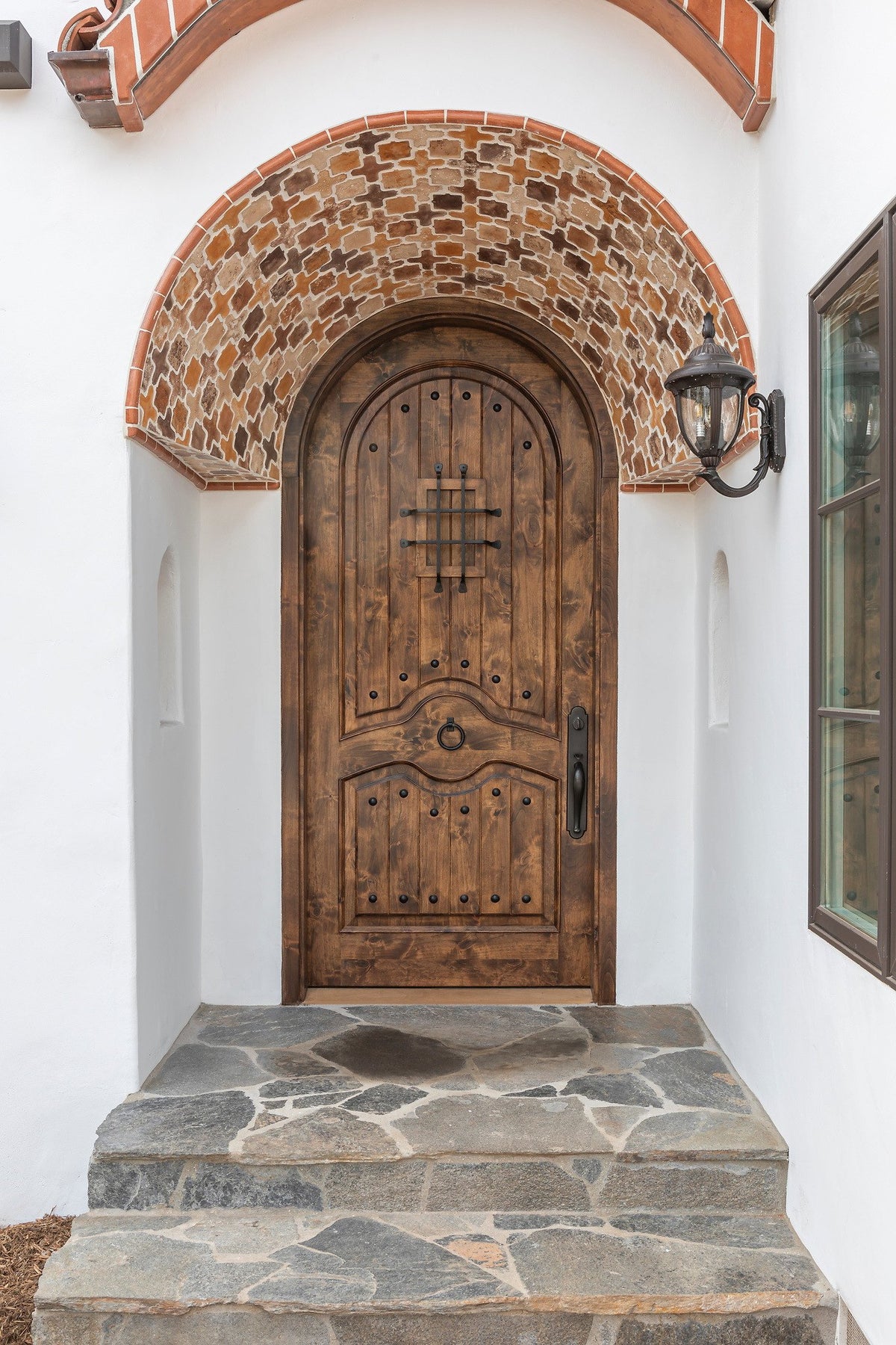 Arched front door and tiled vault