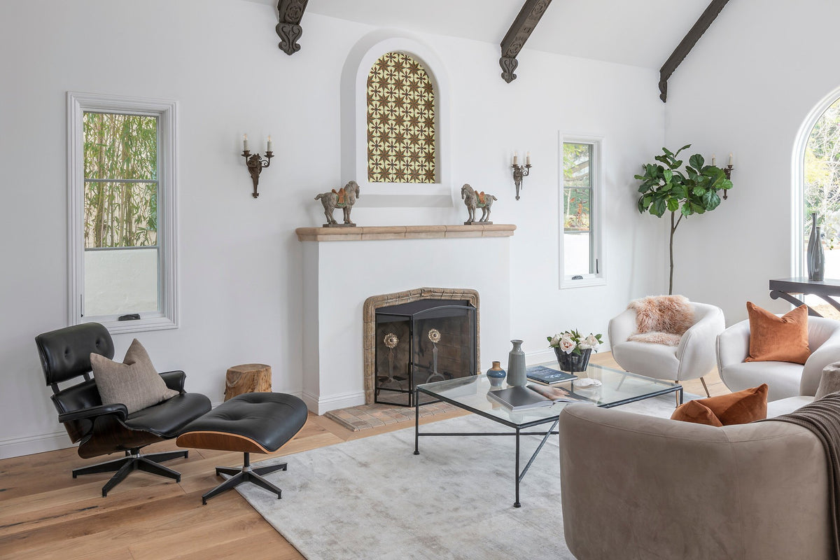 Living room with deco niche
