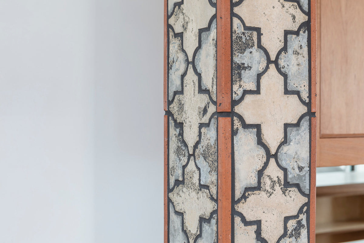 Winslet 8C column detail
