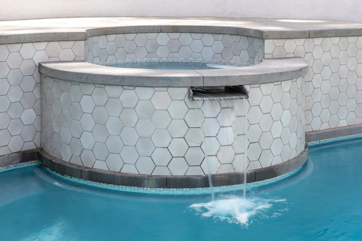 Spa wall with spillway