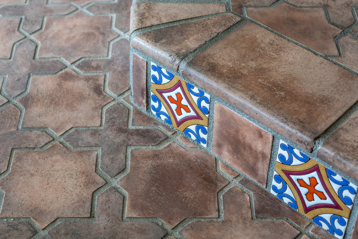 Step edge with deco riser