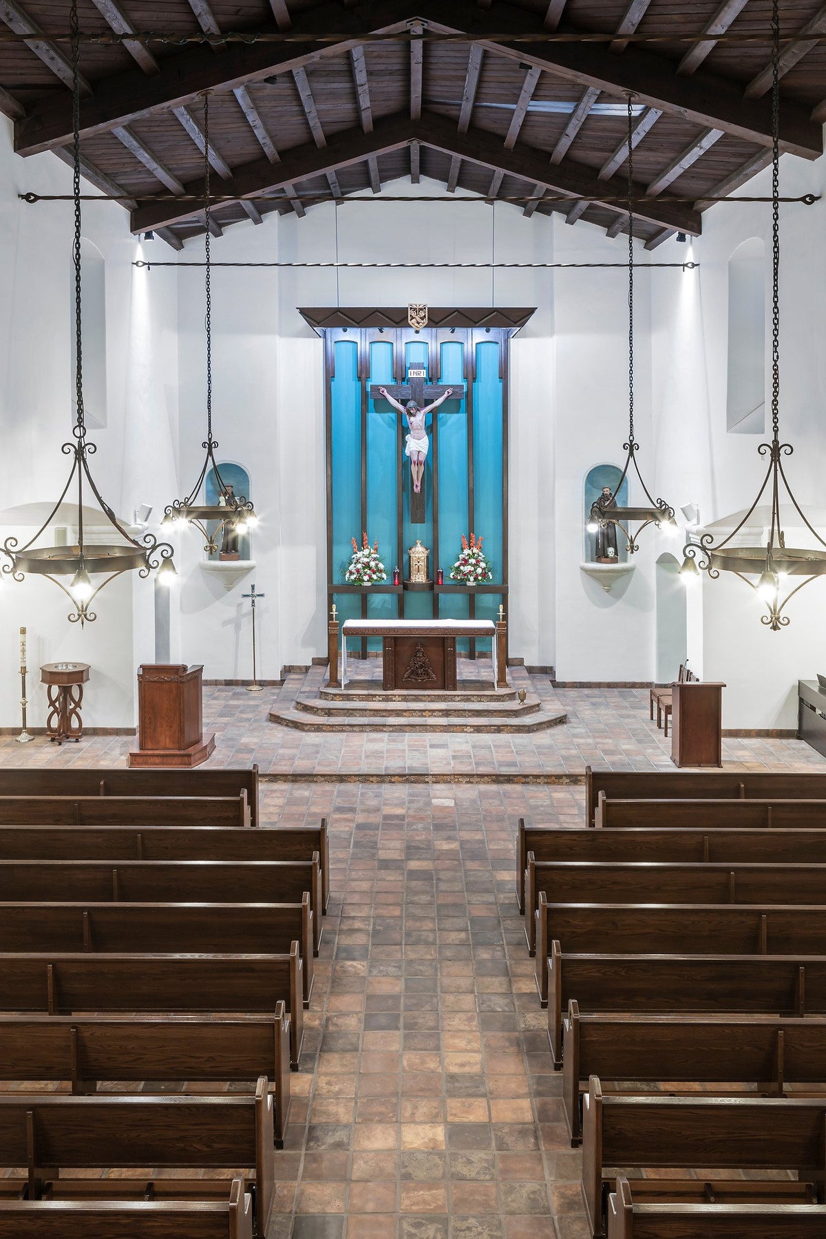 Center aisle toward the altar