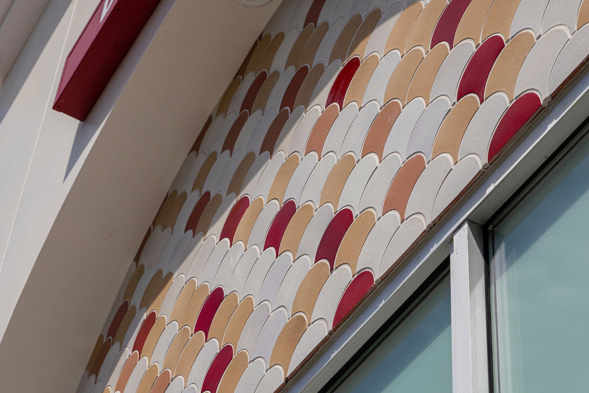 Curve of the tiled arch