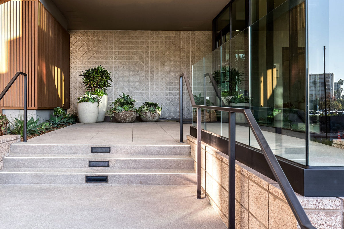 Front steps to the tiled entry